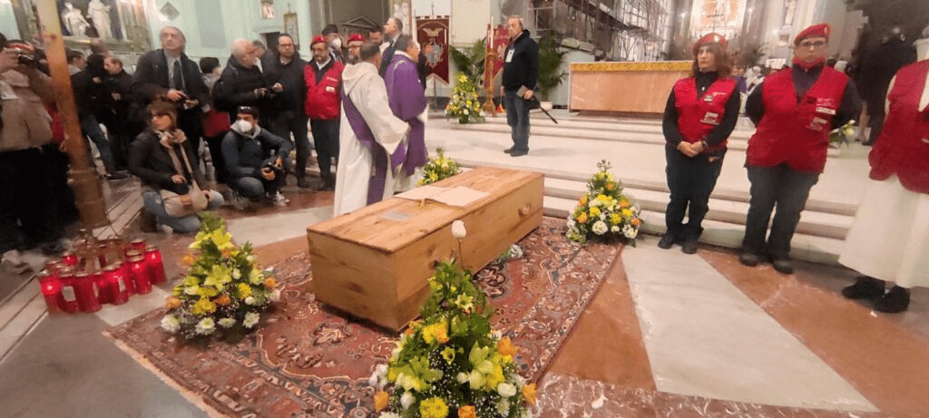 Palermo In Migliaia Ai Funerali Di Biagio Conte It