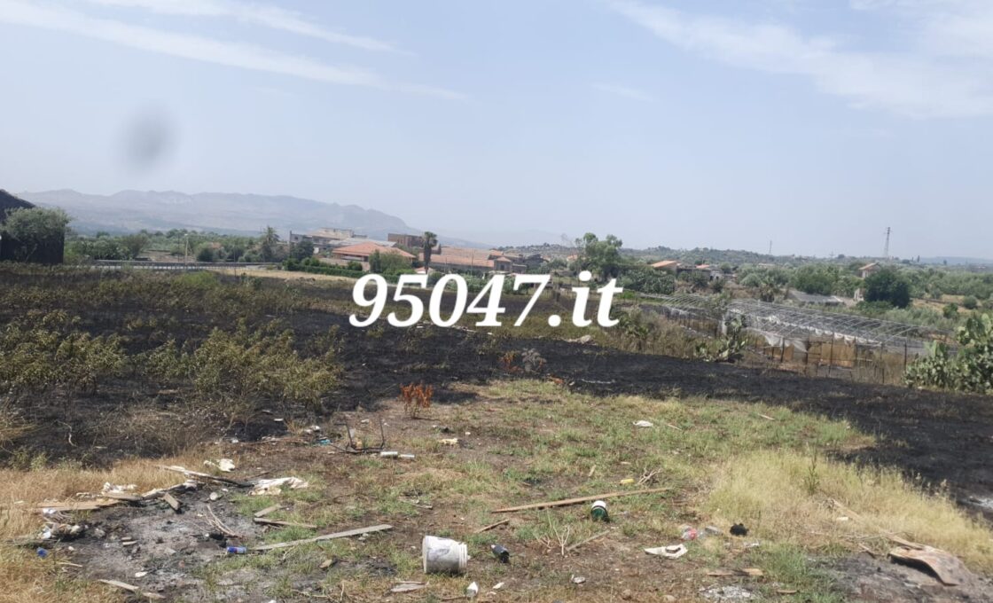 PATERNO INCENDIO SFIORA CAMPO ESTIVO EVACUATI I RAGAZZI 95047 It